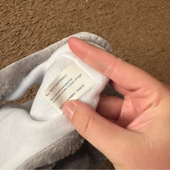 Alaska Kids Plush Husky Dog Hat Wolf NEW Gray Long Ear Scarf - Picture 6 of 7